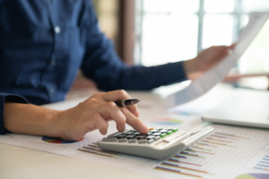 Método simples para controlar gastos fixos sem complicar o orçamento